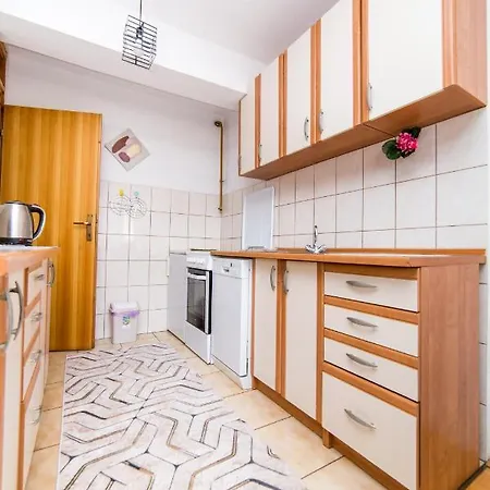 Lovely With Free Parking Apartment