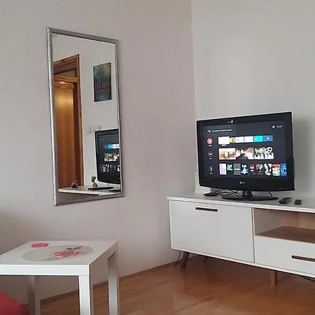 Lovely With Free Parking Apartment